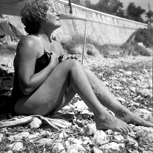 Portrait woman beach - portrait, in