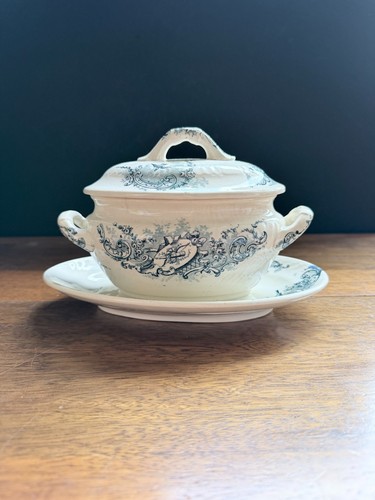 Ancienne saucière couverte - , en