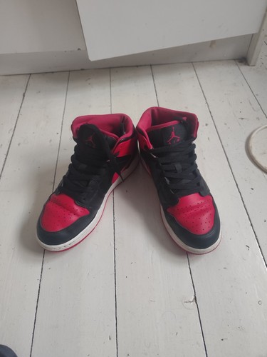 Nike air jordan mid - 1,