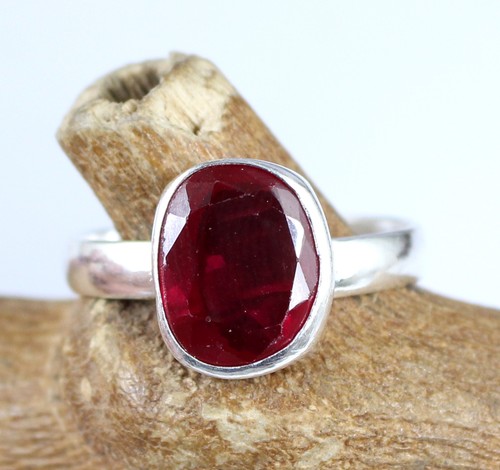 Anello con pietre preziose