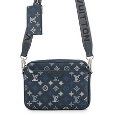 LOUIS VUITTON Trio Messenger