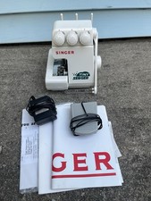 Macchina da cucire Singer Tiny Serger sovrabordo modello TS380A accessori