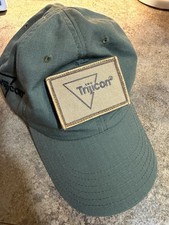 Cappello con toppa regolabile