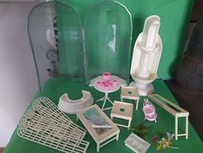 Lotto Barbie Casa Giardino Mobili Bambole Giocattolo Arredamento 