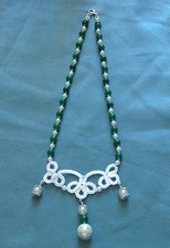 Collana di perle e pizzo chiacchierino fatta a mano