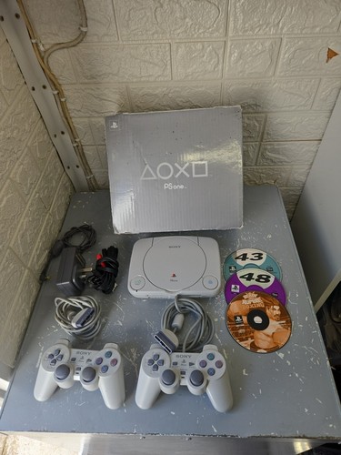 One playstation scatola - one,