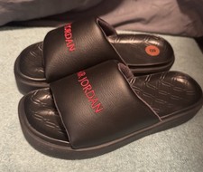 Nuove pantofole Nike Jordan