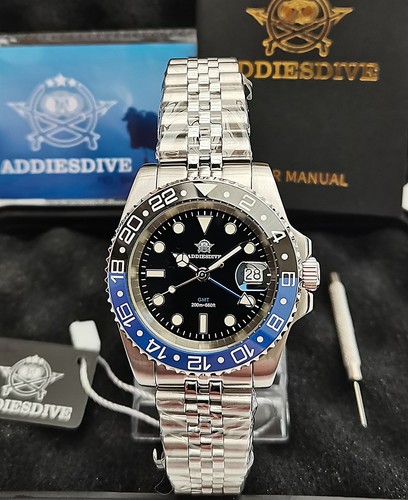 Orologio nuovo con - nuovo,