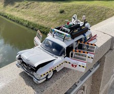 HOT WHEELS 1/18 Cadillac