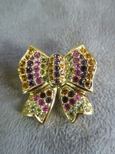 DEUX BROCHES de marque NINA