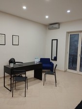 scrivania ikea modello Mickie nera 50X142 due cassetti ottime condizioni 