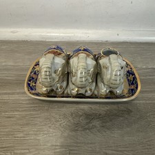 Elefante porcellana tailandese sale, pepe shaker e crema su vassoio abbinato