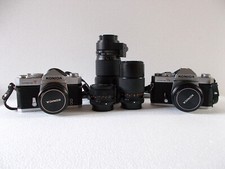 Fotocamere Konica – 2 corpi macchina Autoreflex T e 5 obiettivi originali