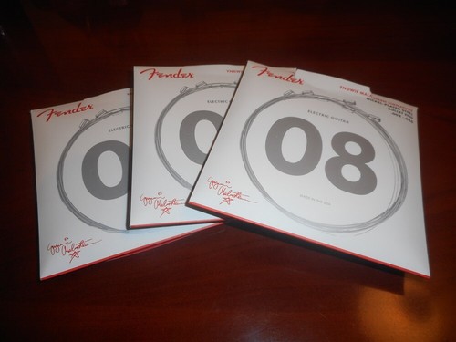 Nuove corde per chitarra - per,