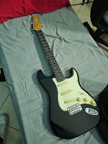 Chitarra elettrica con - chitarra,