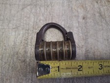 Antico lucchetto a botte