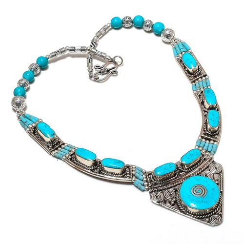 Collana con pietre preziose