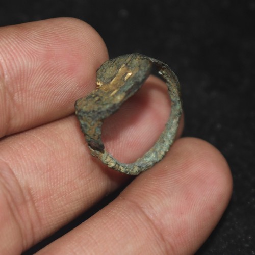 Anello bronzo antico - in, romano