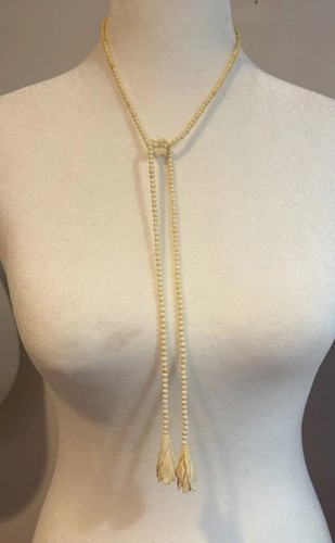 Antica collana intagliata