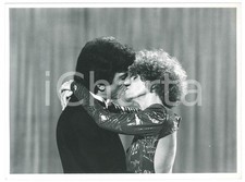1979 RAI UNO "Io a modo mio" - Bacio Gigi PROIETTI Ornella VANONI - Foto 24x18