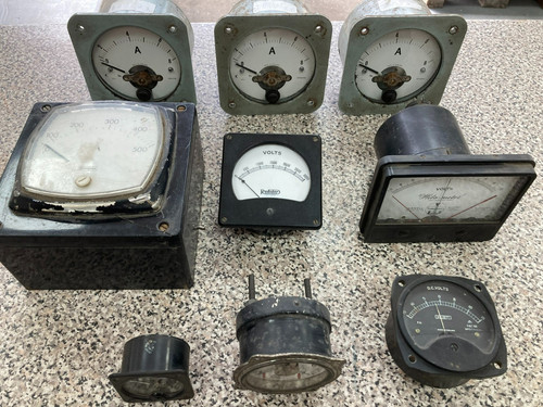 Vintage vecchio misuratore - vecchio,