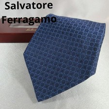 Salvatore Ferragamo cravatta collo nuova mai usata blu navy Gancini 100%...