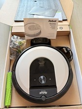iRobot Roomba i7156 Robot