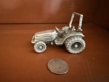 Mini trattore in peltro Case