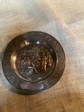 Tavolo rotondo da uomo intorno