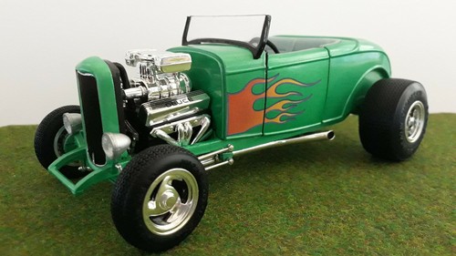 Ford 1932 street rod - street, 1/18