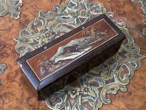 Antique vintage lacquer - , hinged