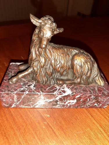 Vecchio bronzetto raffigurante - vecchio,