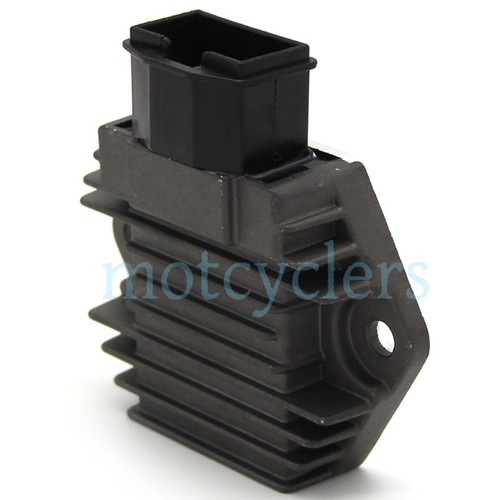 Regolatore raddrizzatore per