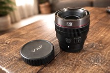 Samyang V-AF 35 mm T1.9