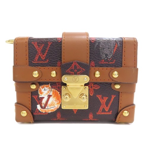 Louis vuitton m63892 essential - vuitton,