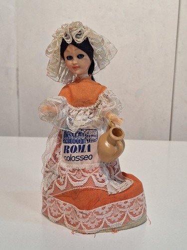 Bambola souvenir vintage