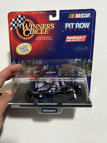 1999 winners circle - 1999, pit
