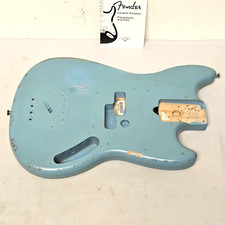 Corpo basso Fender JMJ Road Worn Mustang - chitarra nitro blu Daphne sbiadita
