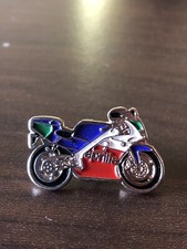 Spilla metallo smaltato Aprilia AF1 125 Loris Reggiani Replica LEGGI DETTAGLI