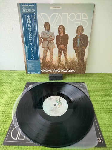 The doors waiting - –,