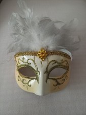 Maschera veneziana bianco e oro con piume