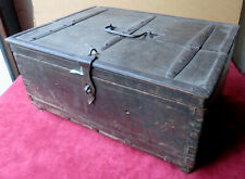 050247  Antico forziere in