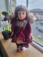 bambola di porcellana