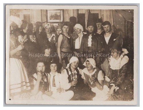 Donne travestite vecchia - donne,