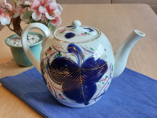 Théière ancienne porcelaine