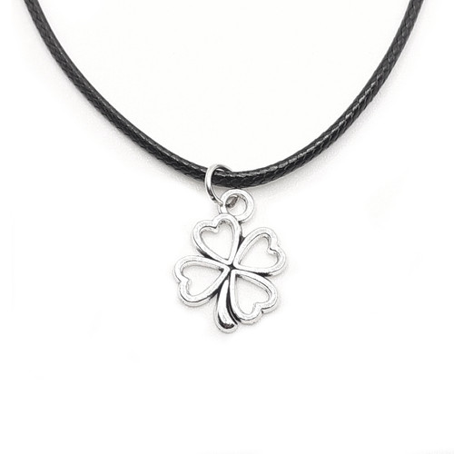 Collana nera con - , ciondolo