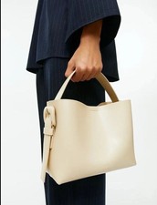 Borsa Arket nuova di medie