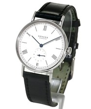 Nomos Ludwig con fondo in