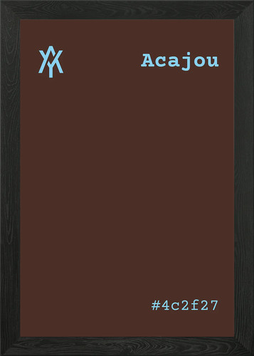 Acajou color swatch con codice