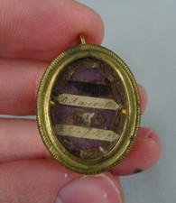 Antico ciondolo reliquiario